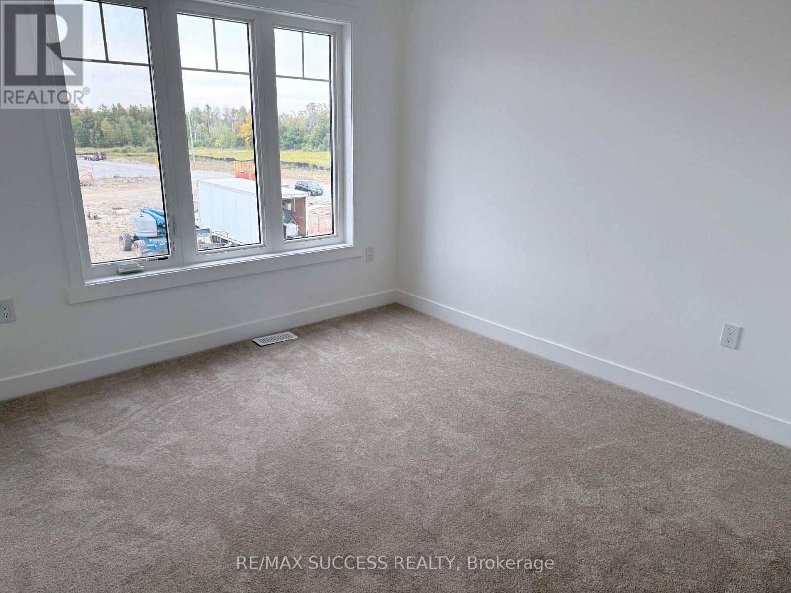 95 FLAN Boulevard, Barrie photo 17
