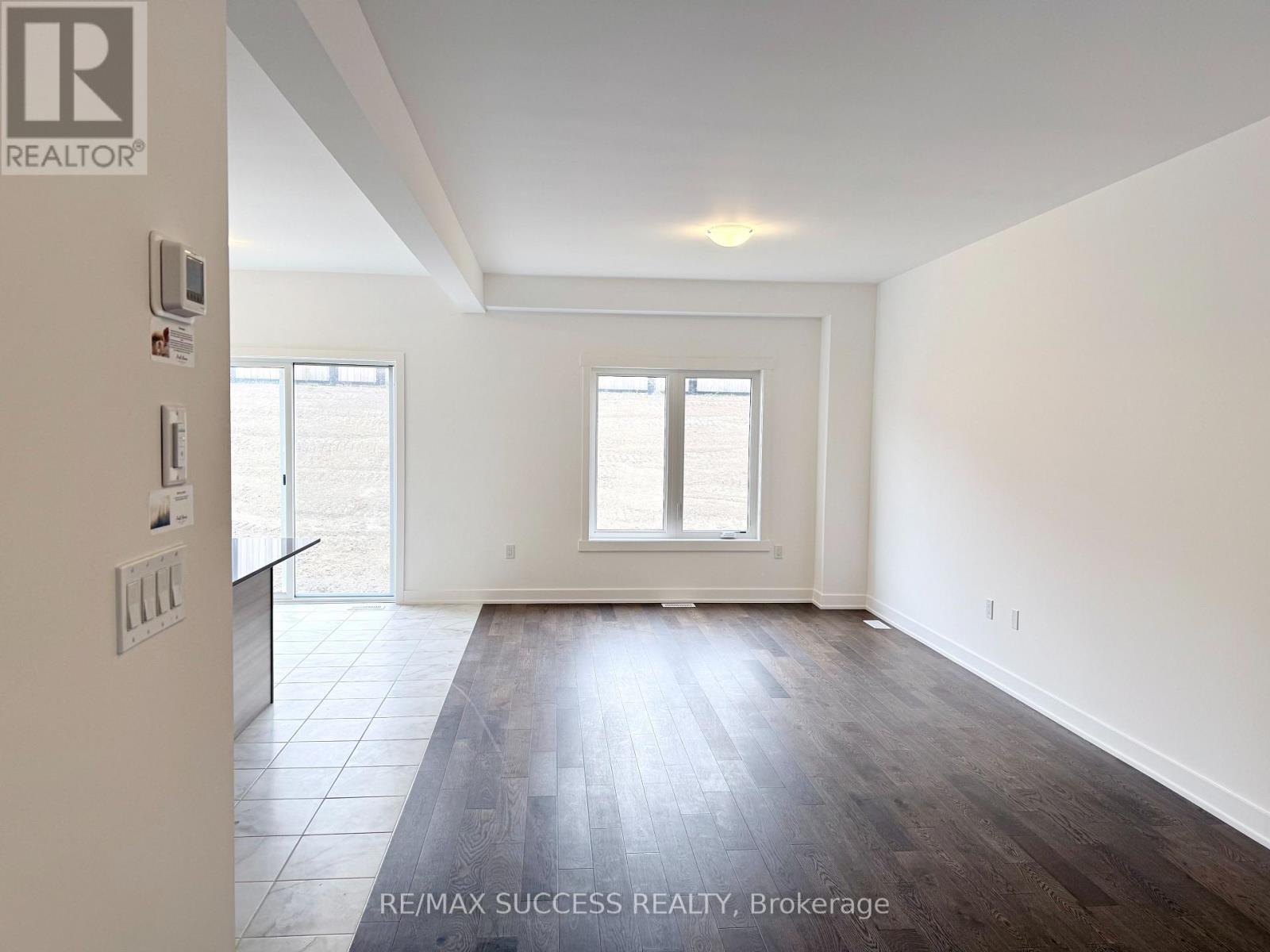 95 FLAN Boulevard, Barrie photo 4