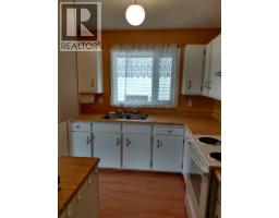 4pc Bathroom - 100 Doverglen Crescent Se, Calgary, AB T2B2P6 Photo 8