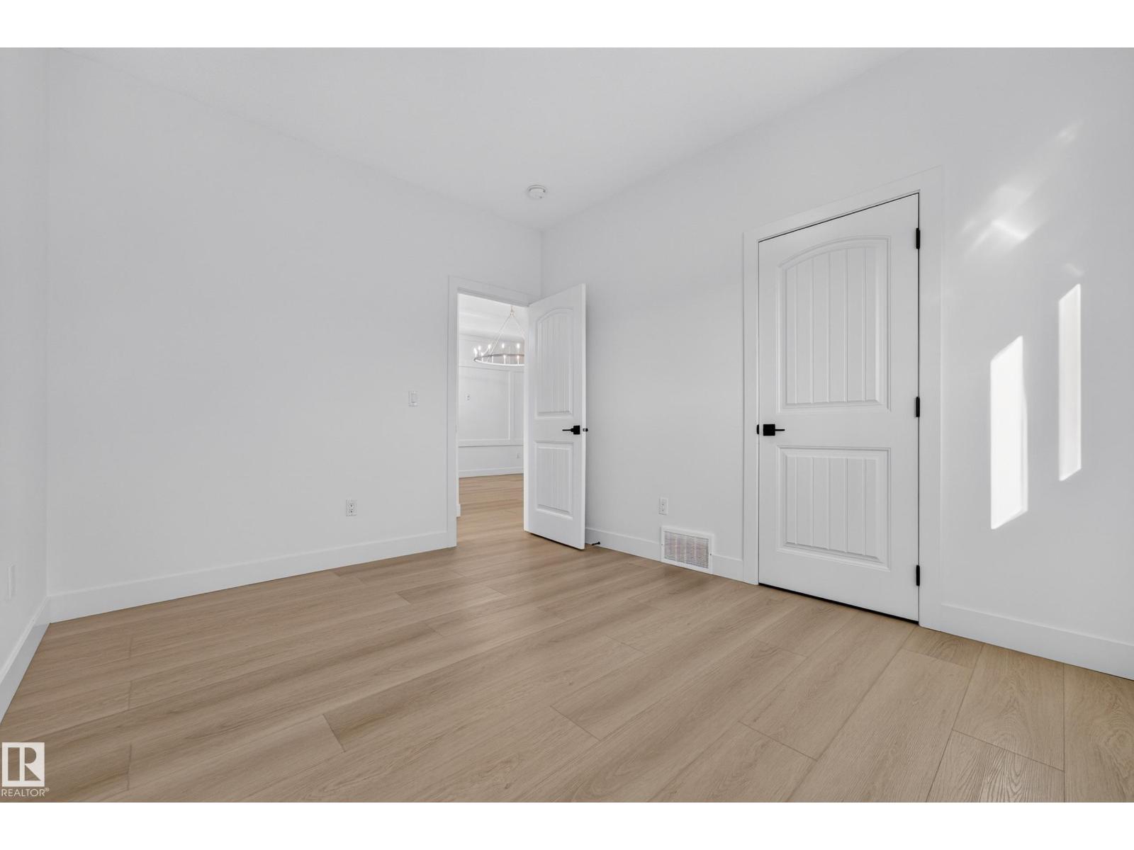 11010 174A AV NW - Image 32