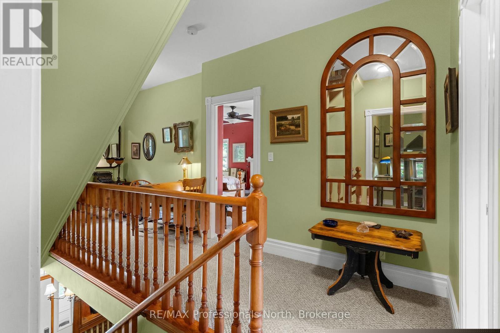 22 KNOWLES CRESCENT E - 24