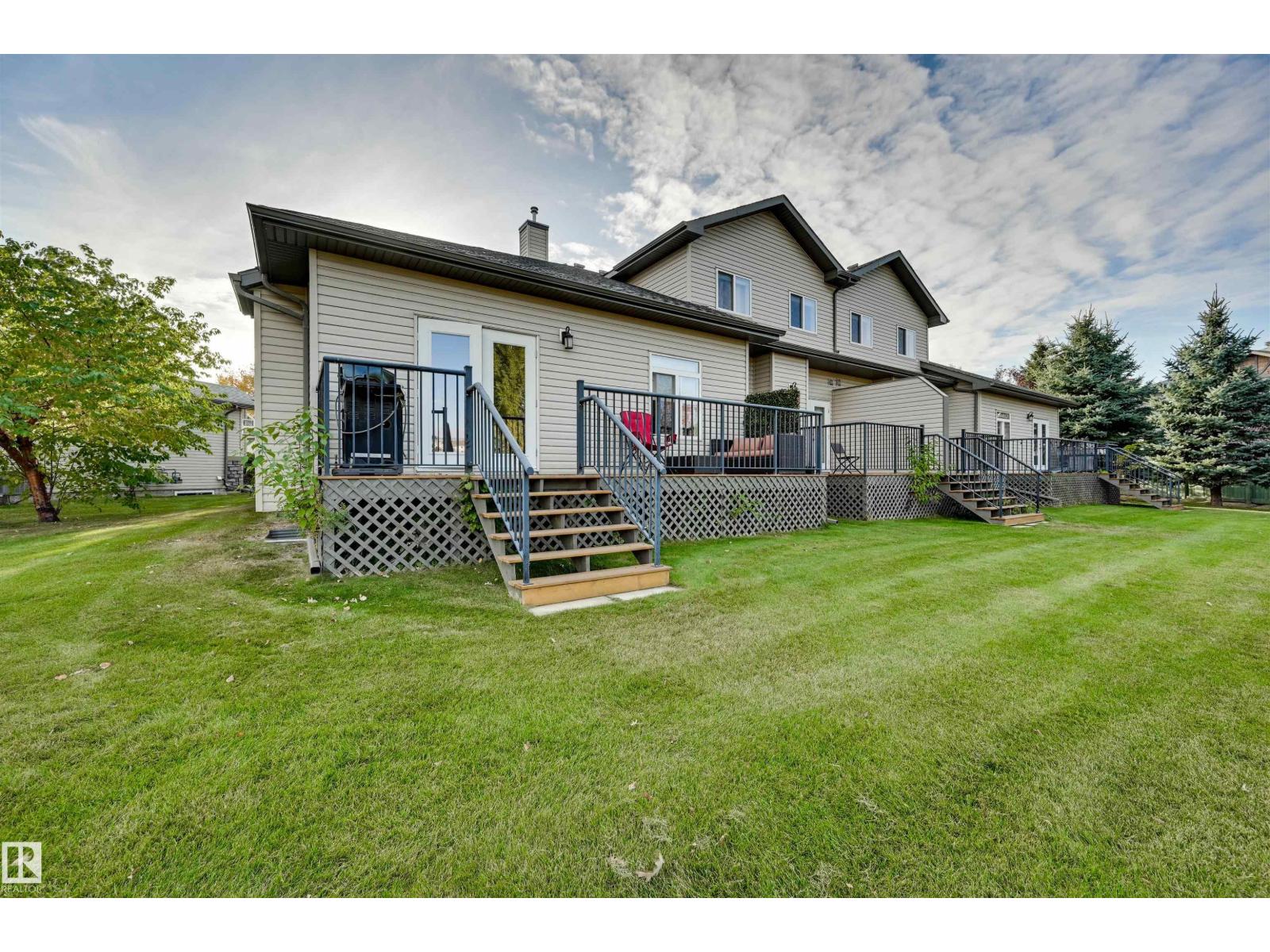 #49 10 WOODCREST LN - 27