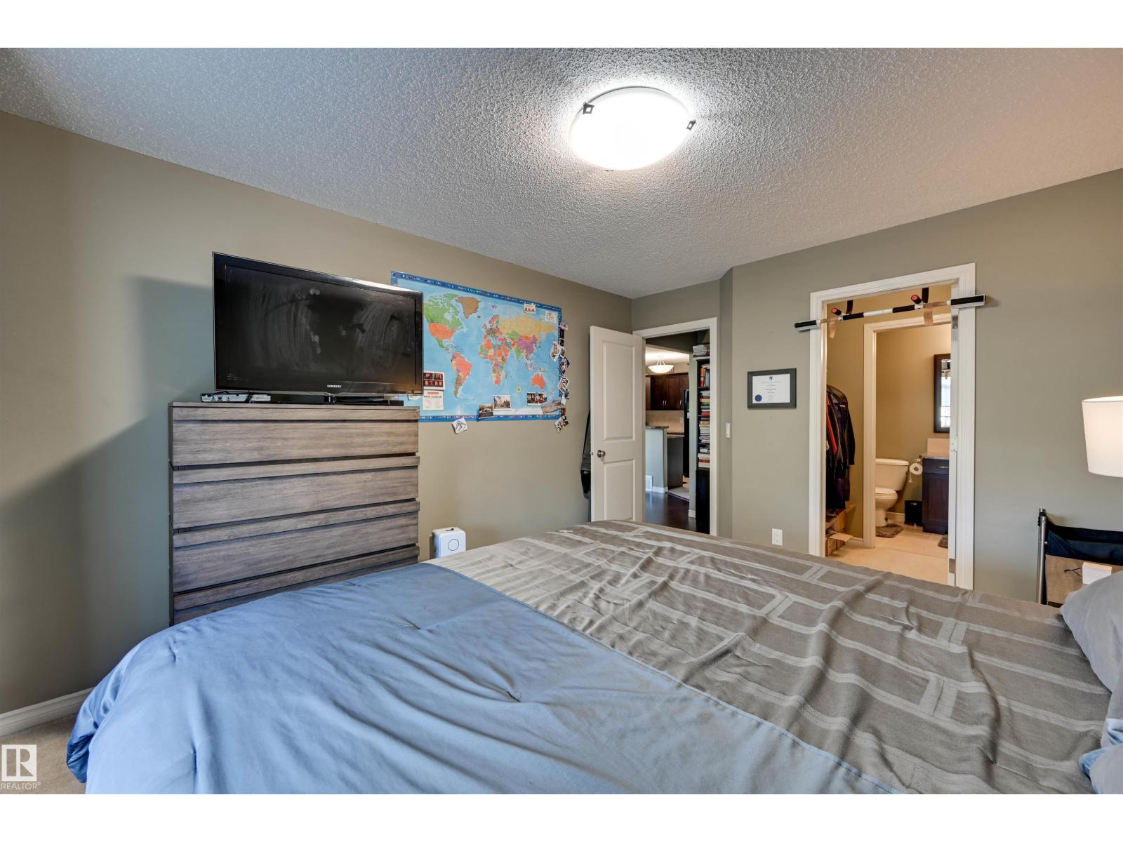 #49 10 WOODCREST LN - 17