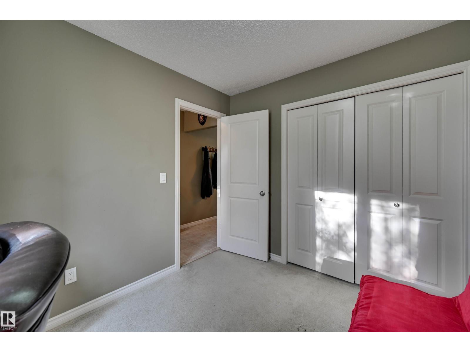 #49 10 WOODCREST LN - 5