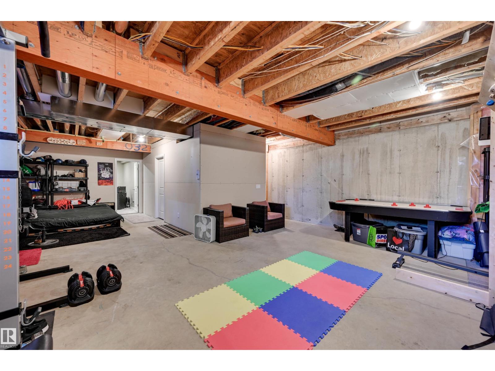 #49 10 WOODCREST LN - 22