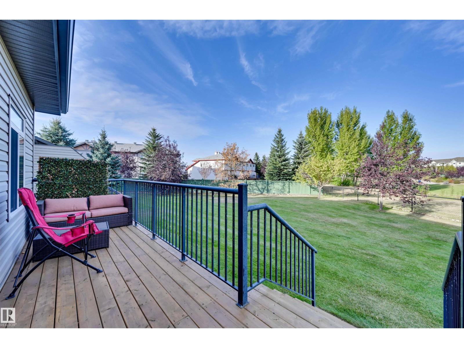 #49 10 WOODCREST LN - 26