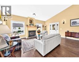 Living room - 6444 Cedar Way, Innisfail, AB T4G0A5 Photo 6
