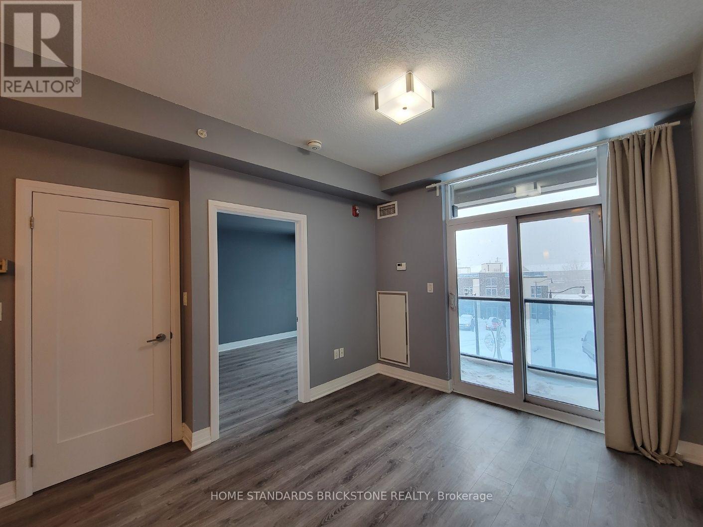 #323 10 CONCORD PLACE - Image 11