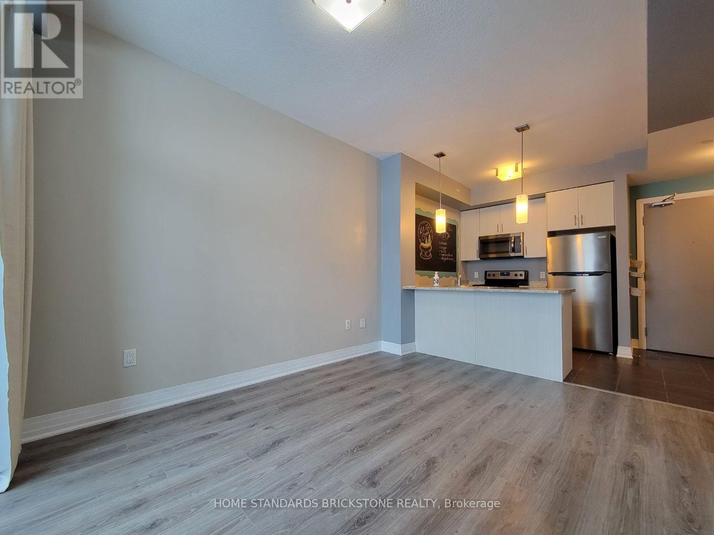 #323 10 CONCORD PLACE - 9