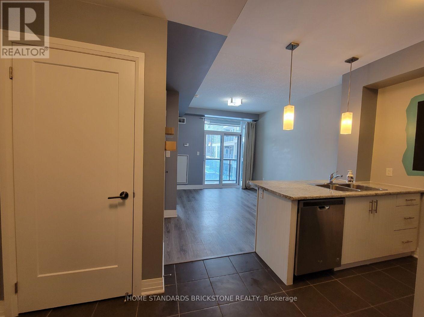 #323 10 CONCORD PLACE - 12