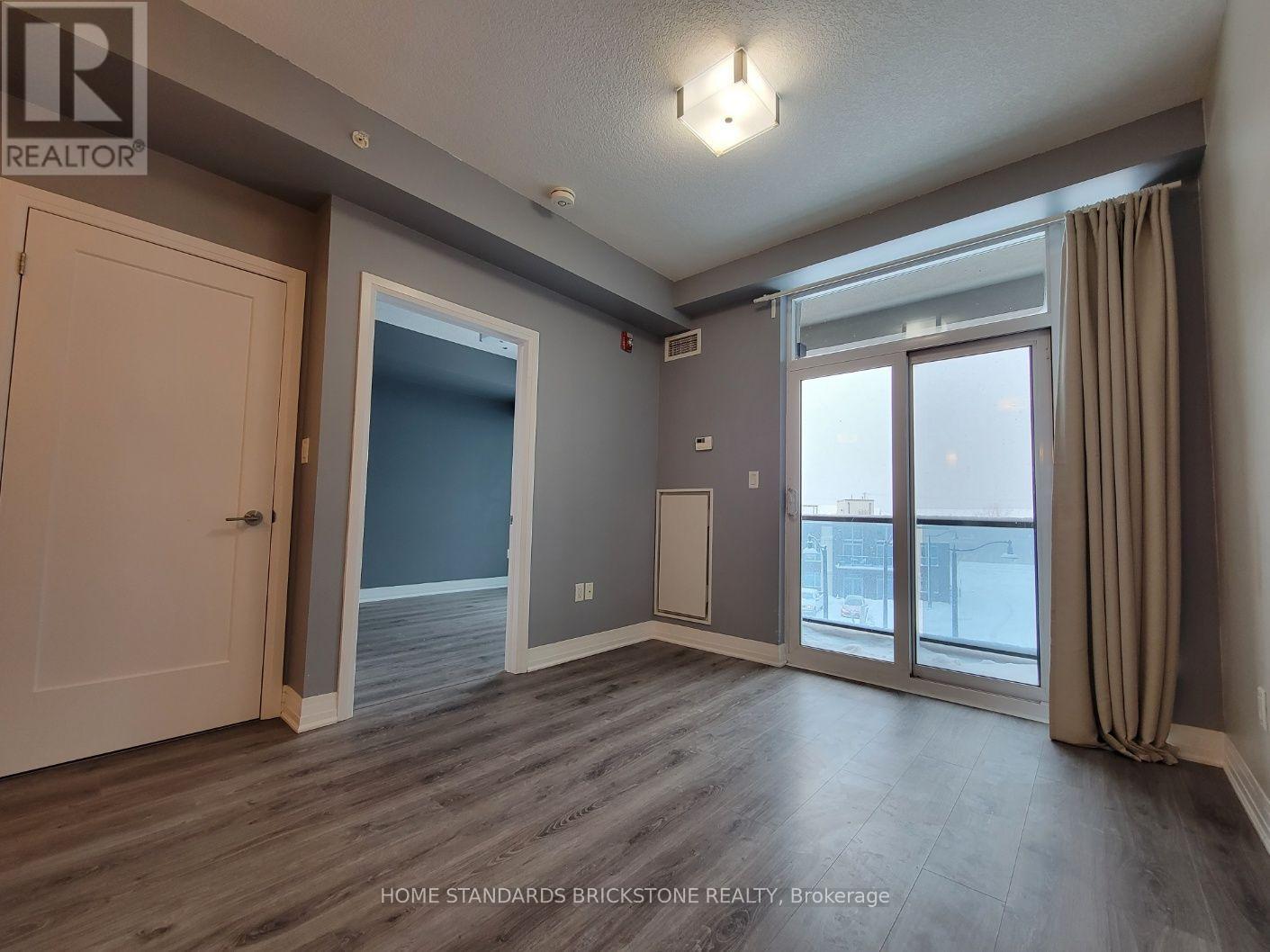 #323 10 CONCORD PLACE - Image 8