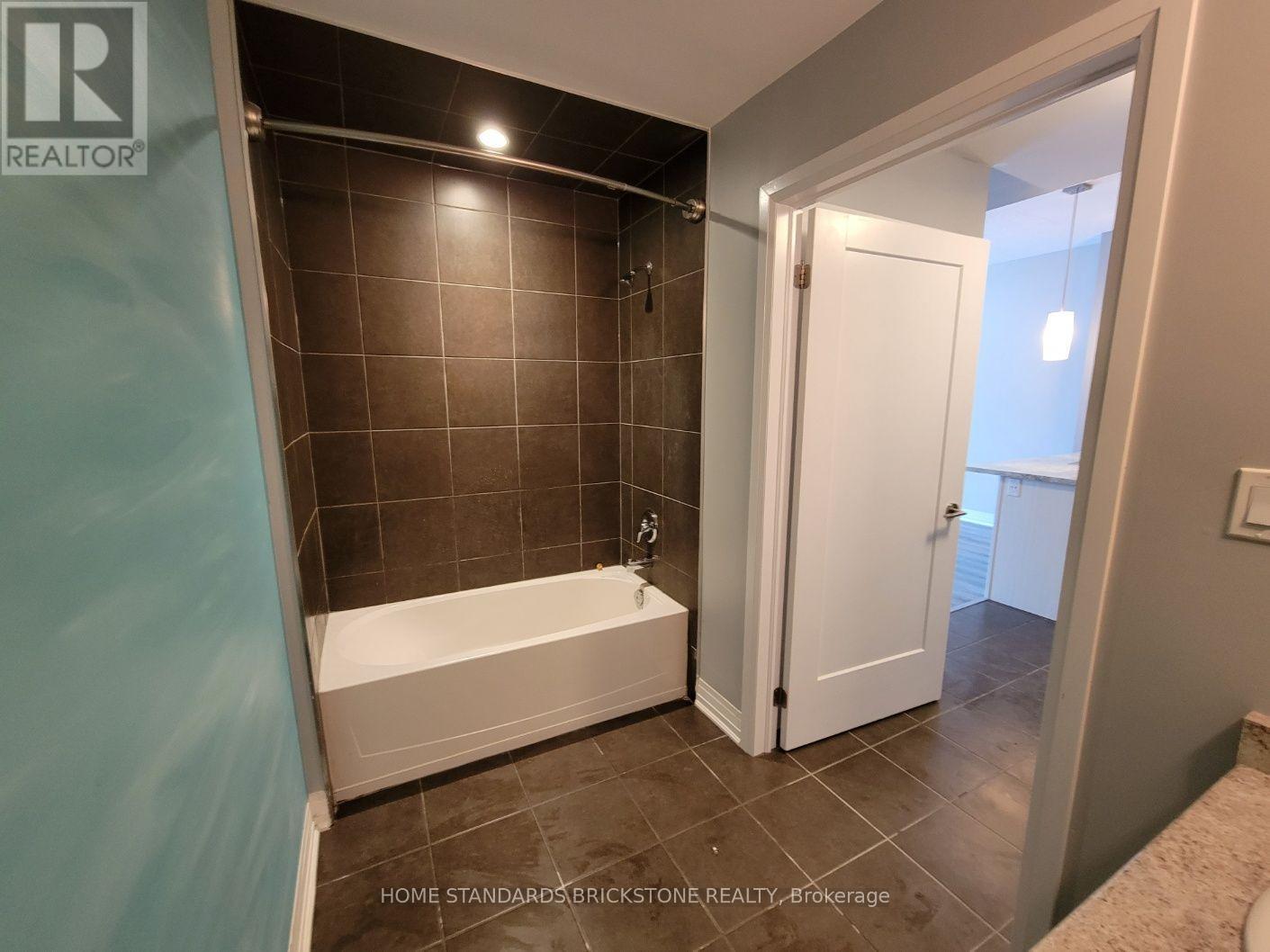 #323 10 CONCORD PLACE - 14
