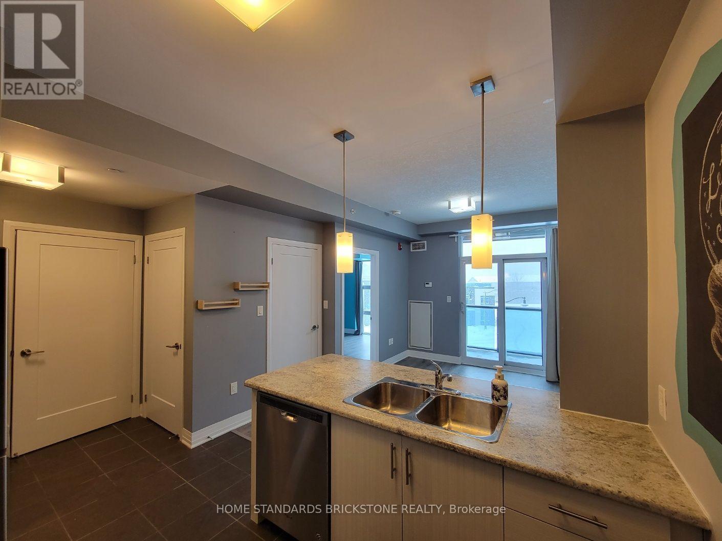#323 10 CONCORD PLACE - 10