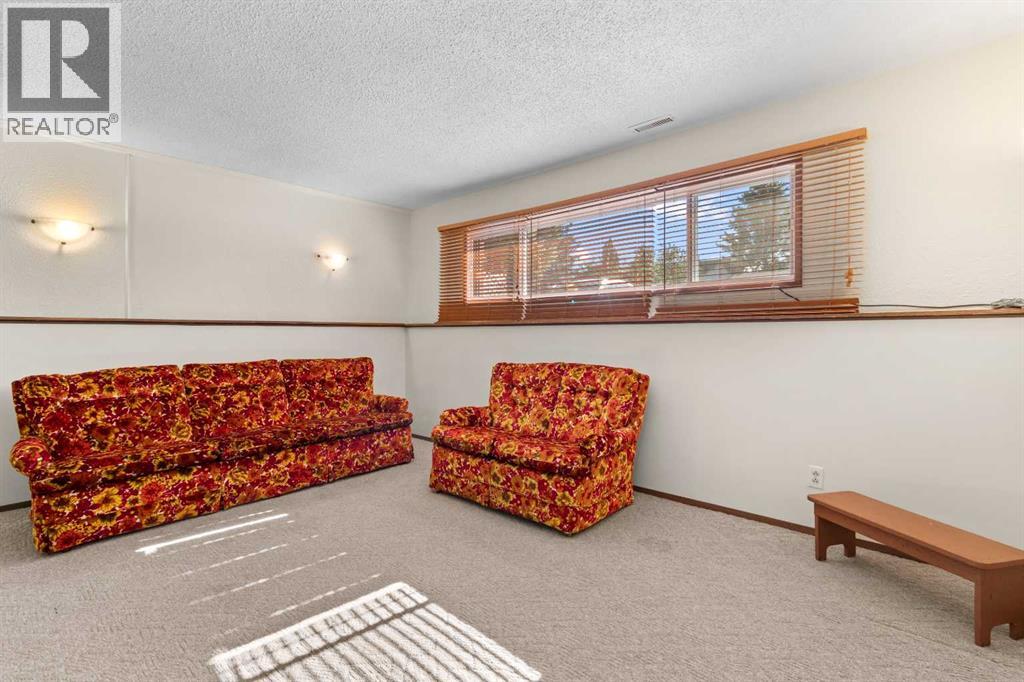 Listing photo – 610 8 Street N, Three Hills