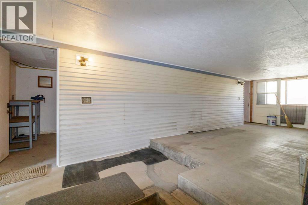 Listing photo – 610 8 Street N, Three Hills