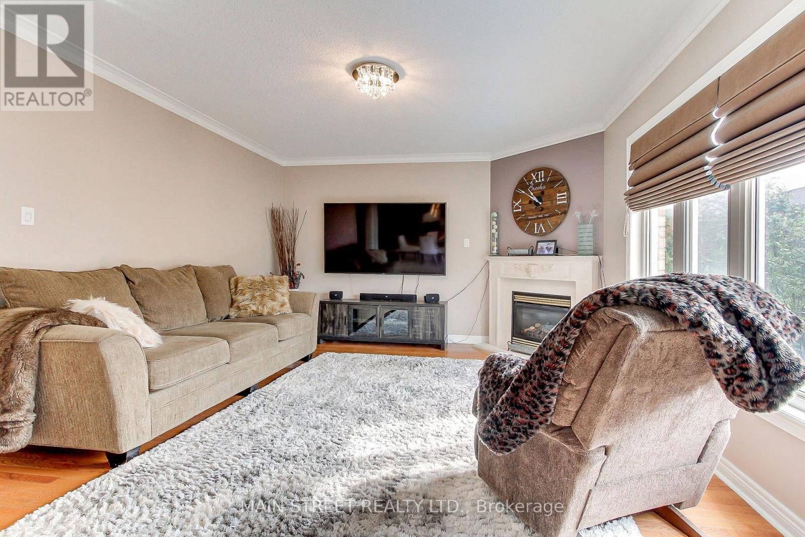 196 Wainscot Avenue, Newmarket, ON photo 17