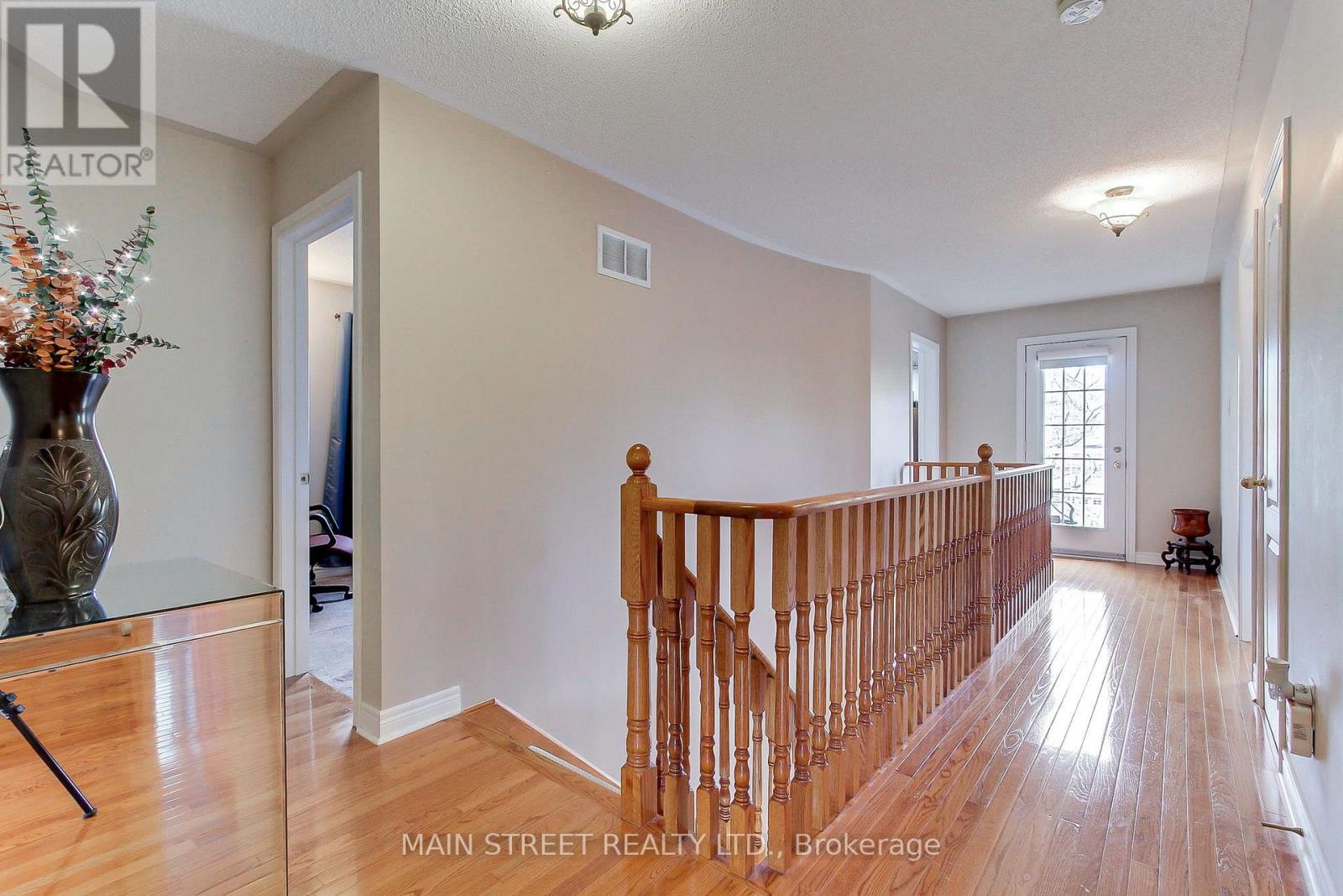 196 Wainscot Avenue, Newmarket, ON photo 18
