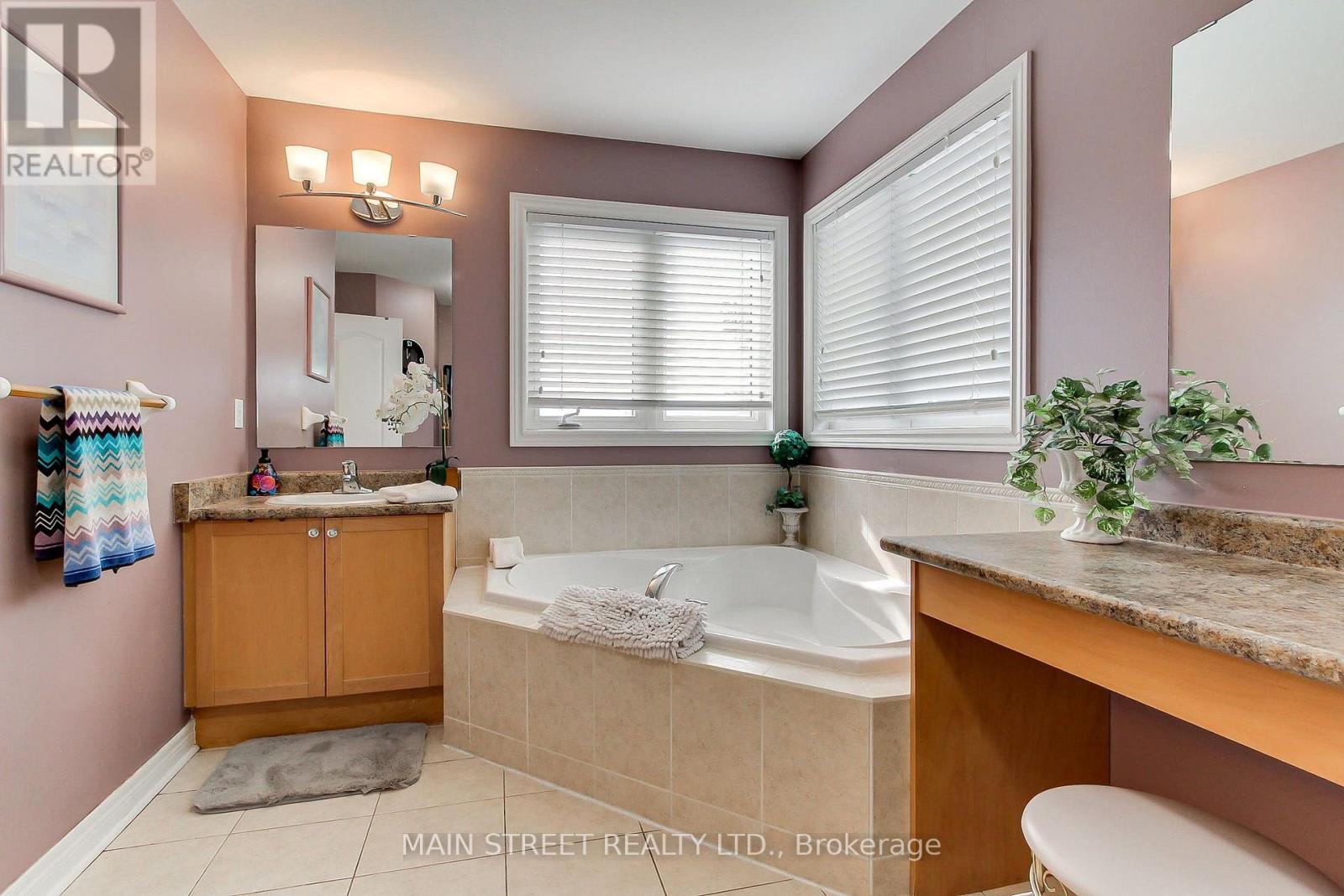 196 Wainscot Avenue, Newmarket, ON photo 22