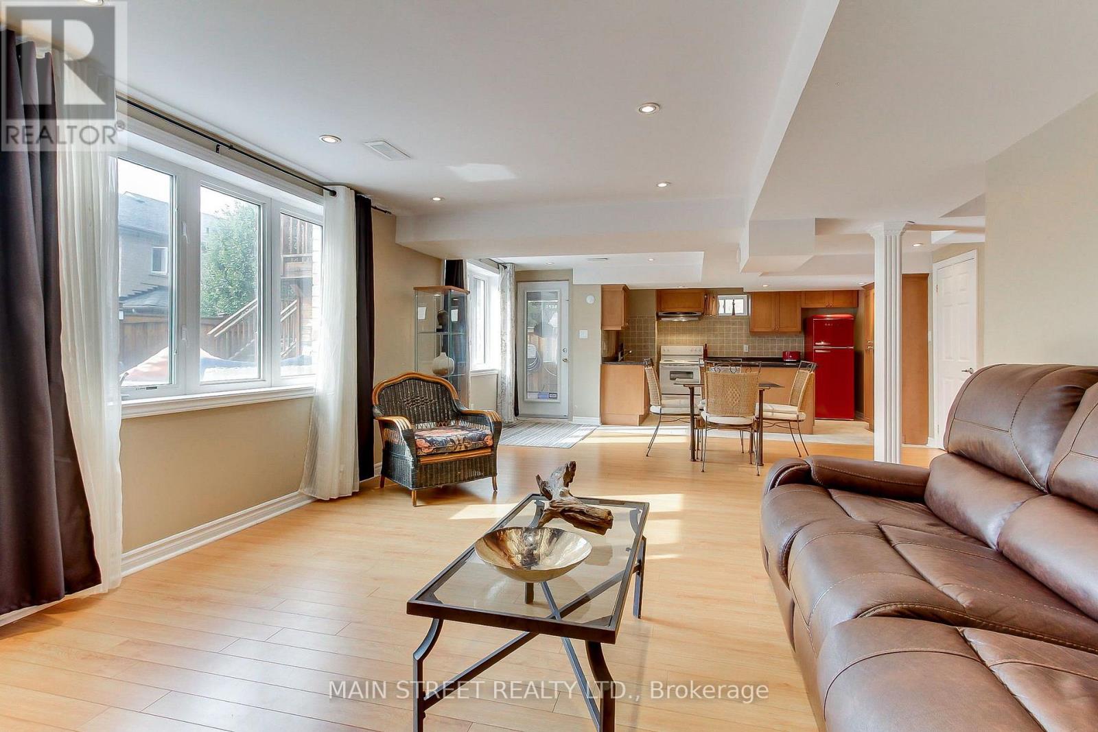 196 Wainscot Avenue, Newmarket, ON photo 30