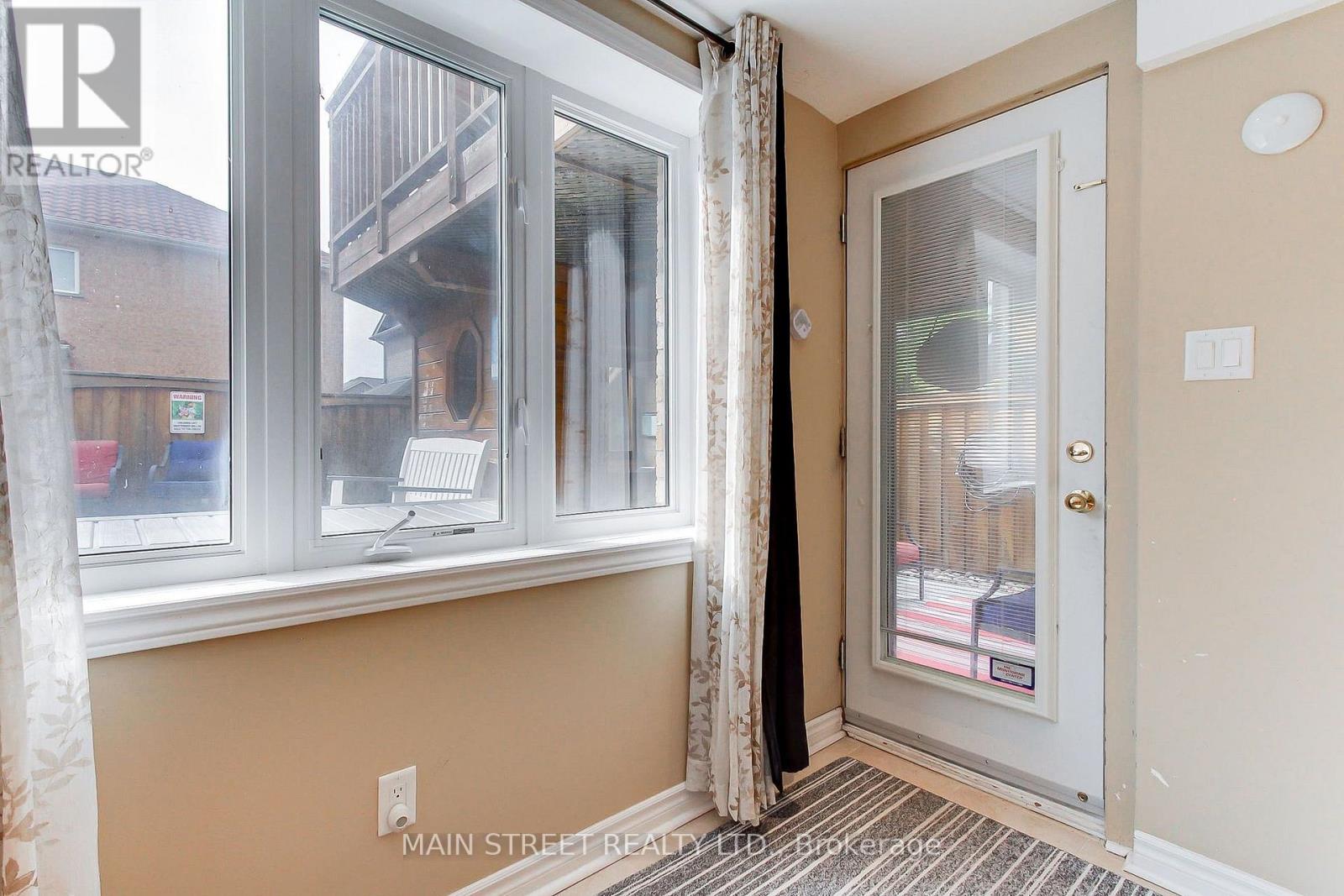 196 Wainscot Avenue, Newmarket, ON photo 32