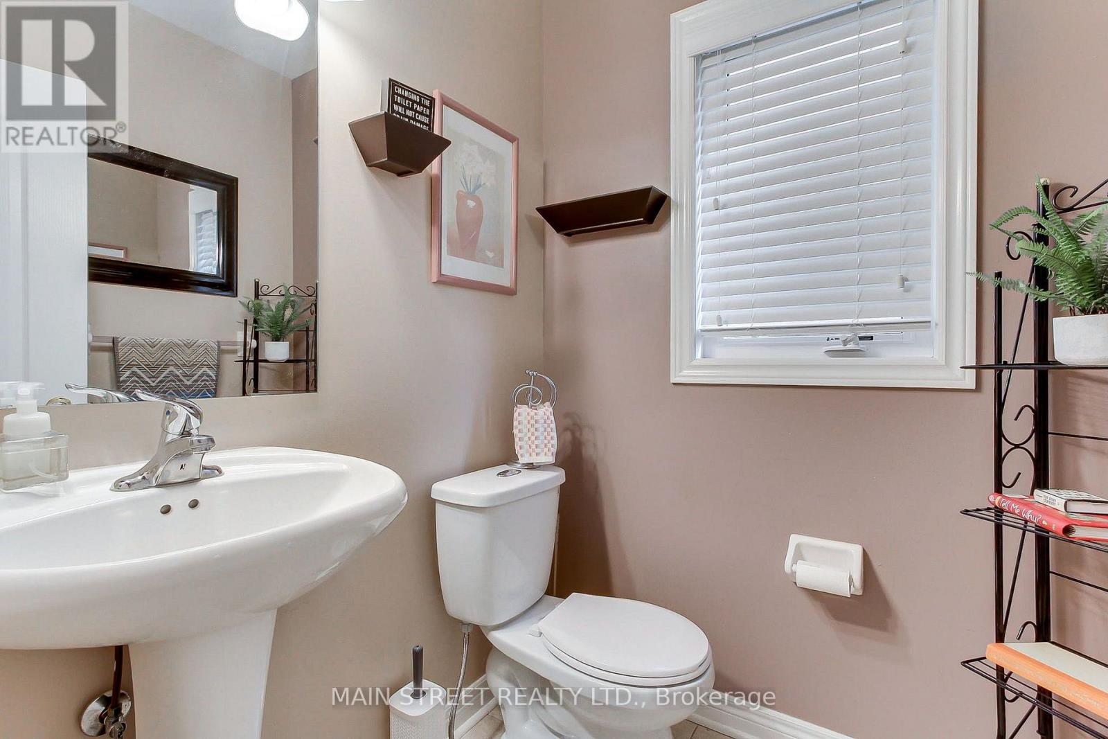196 Wainscot Avenue, Newmarket, ON photo 44