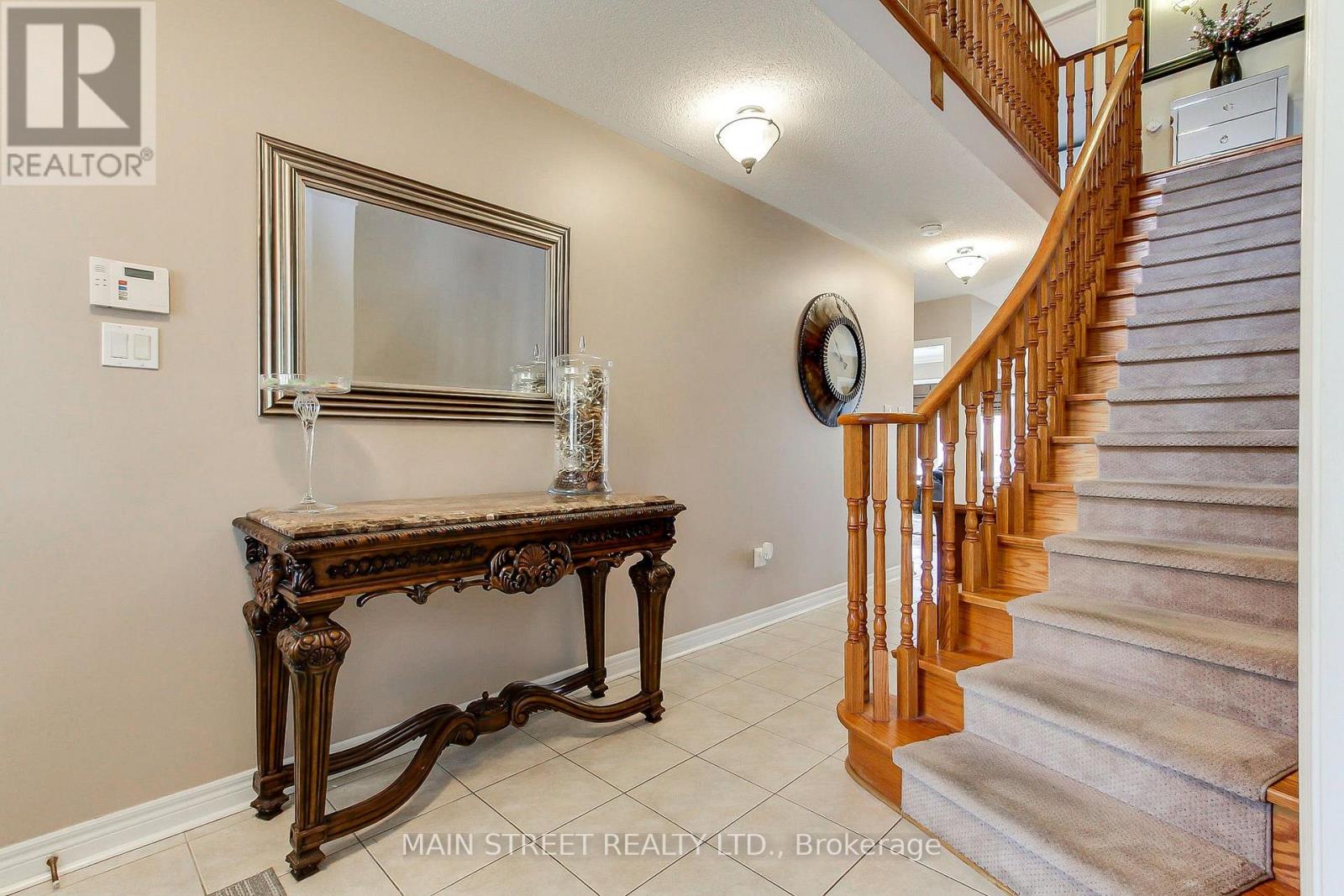 196 Wainscot Avenue, Newmarket, ON photo 5