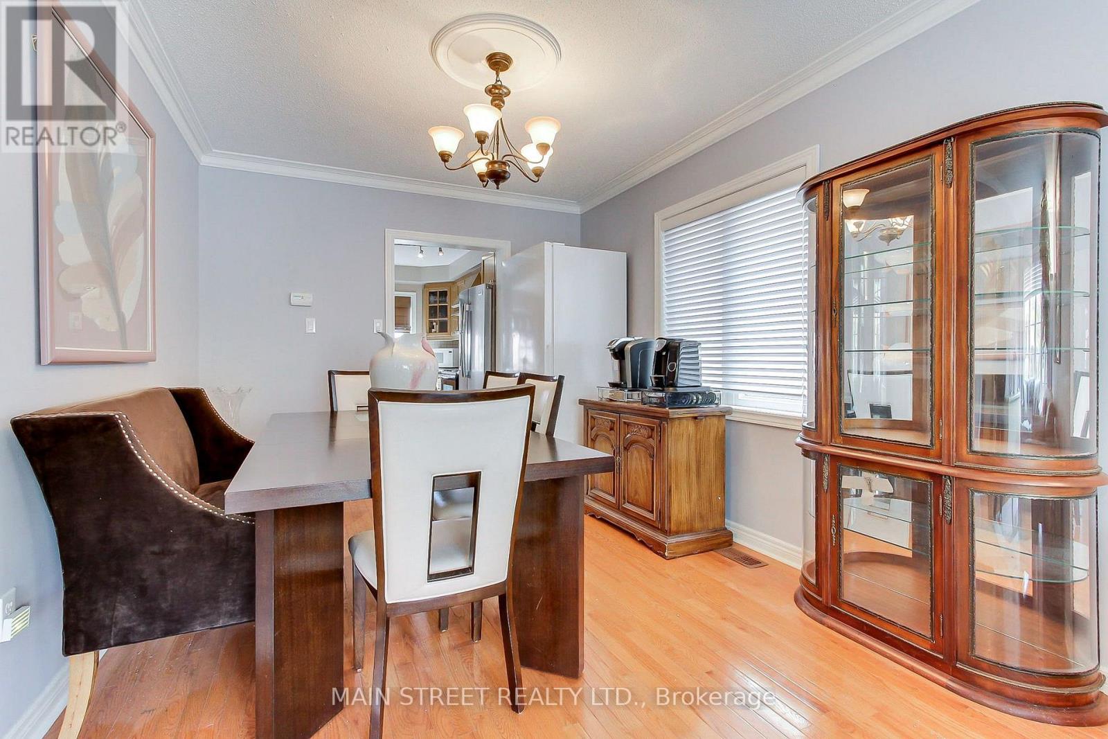 196 Wainscot Avenue, Newmarket, ON photo 8