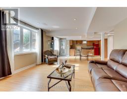 196 Wainscot Avenue, Newmarket, ON L3X2X4 Photo 30