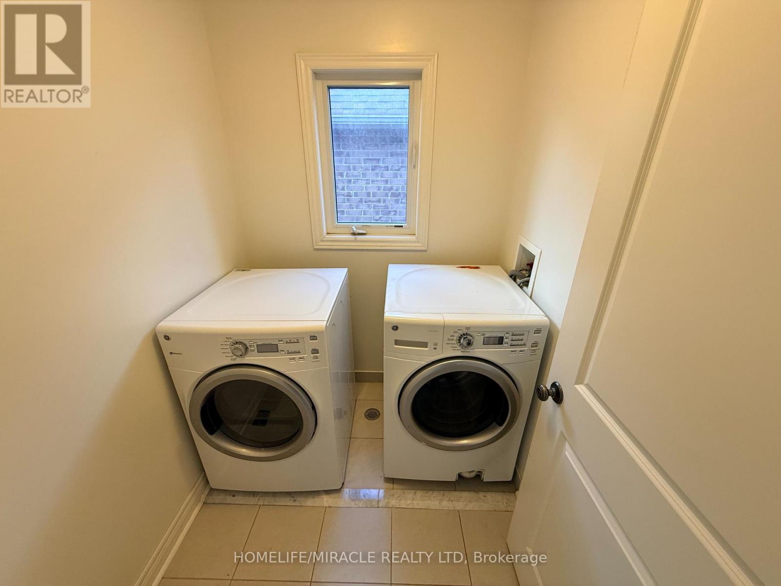 55 TREETOPS BOULEVARD - 25