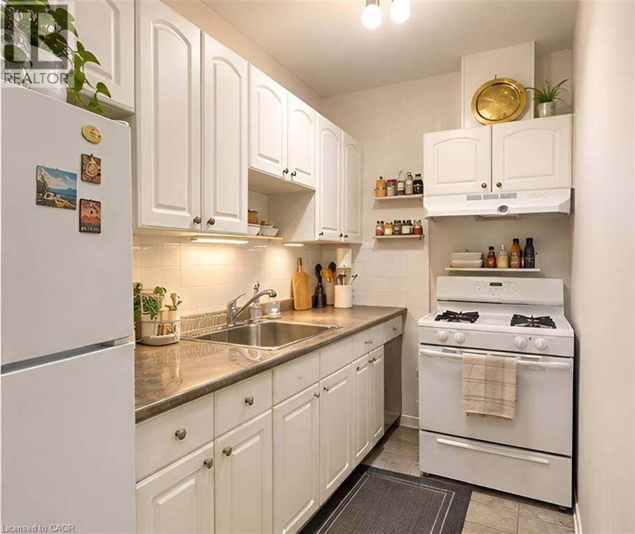 567 WOOLWICH Street — photo 3