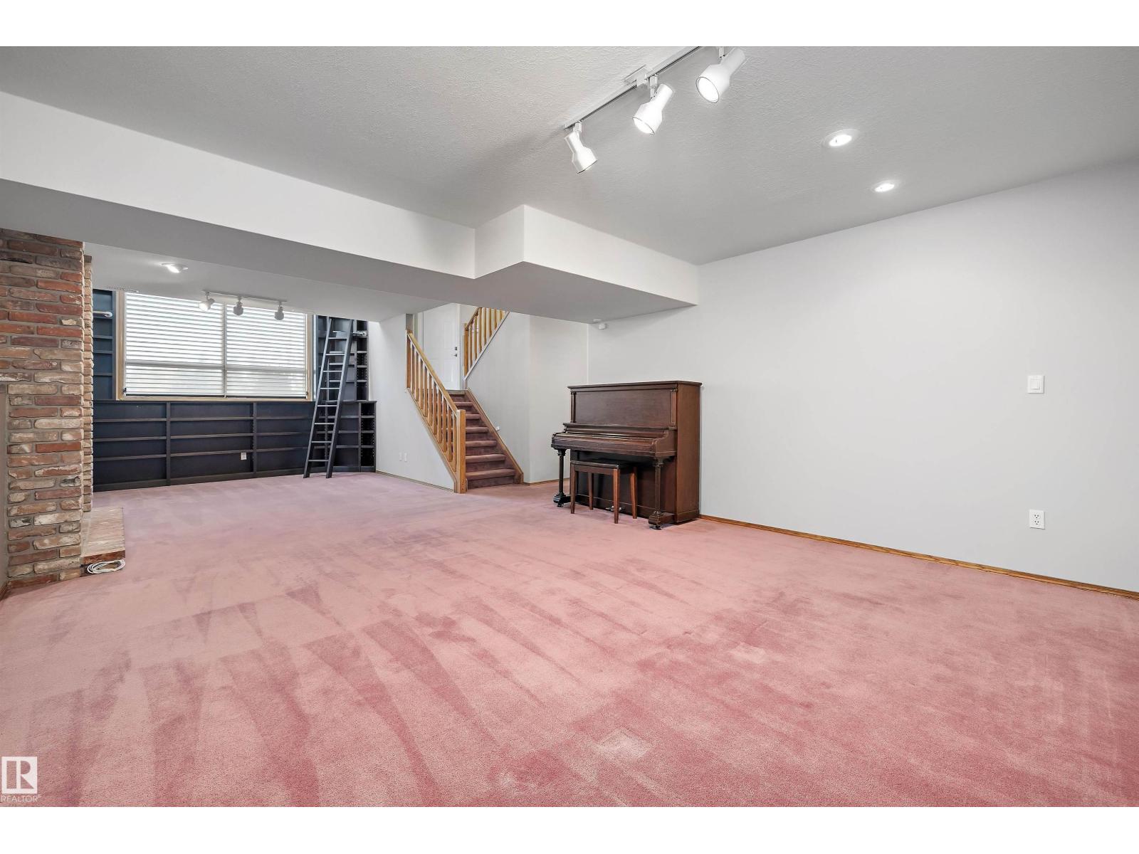 26 FAIRWAY DR - 37