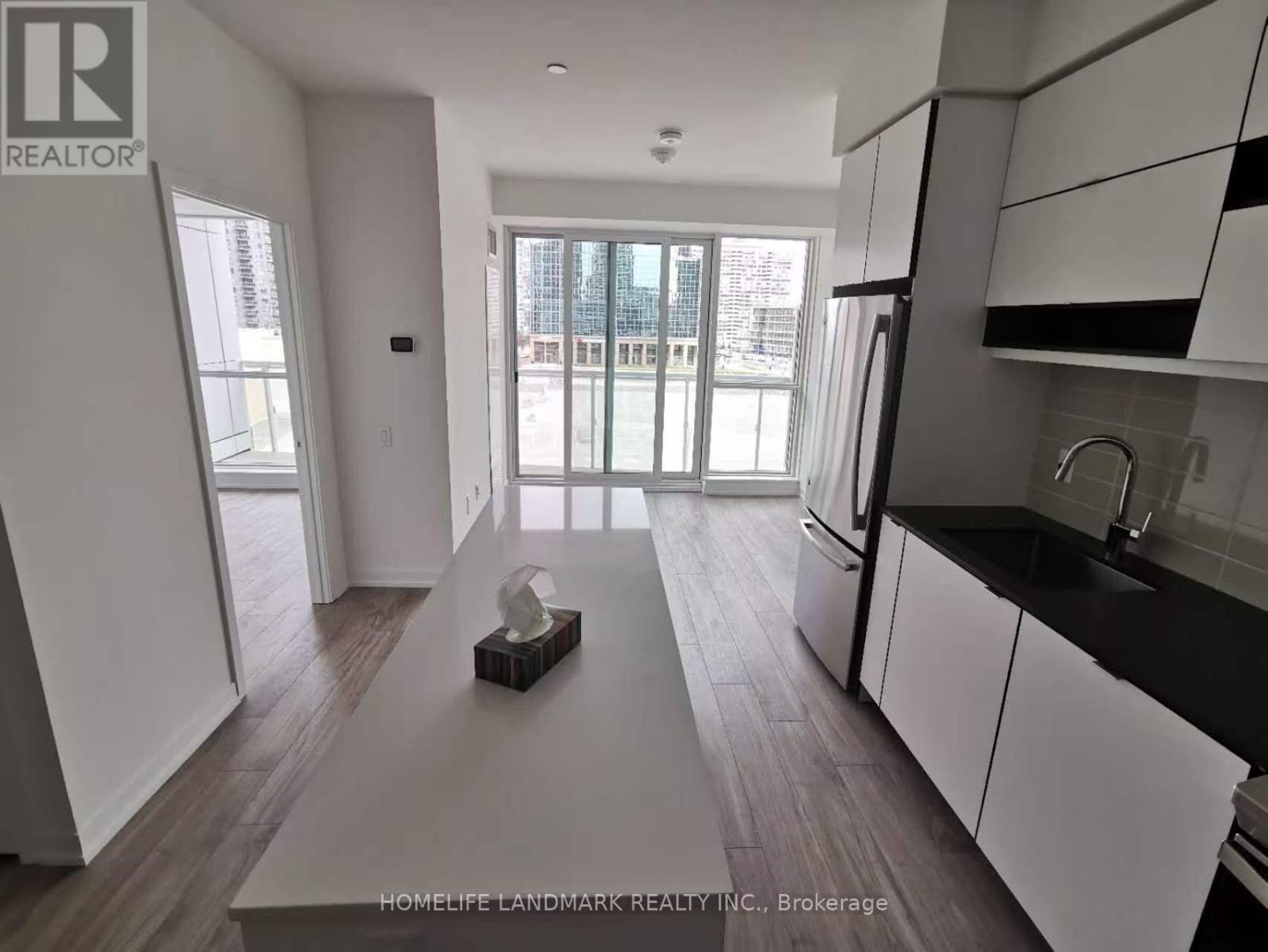 4065 Confederation Parkway — photo 10