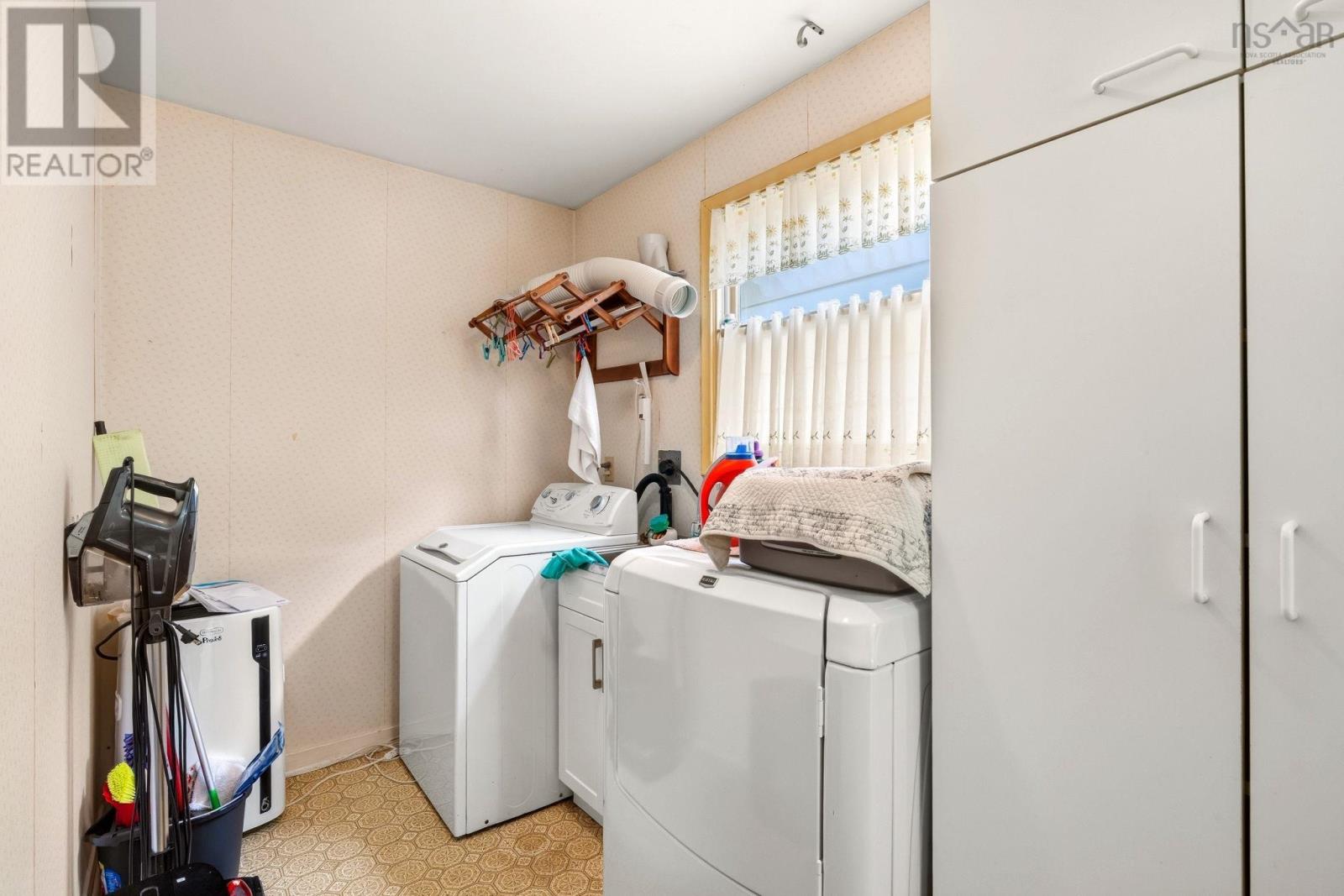 114 Regal Road - 10