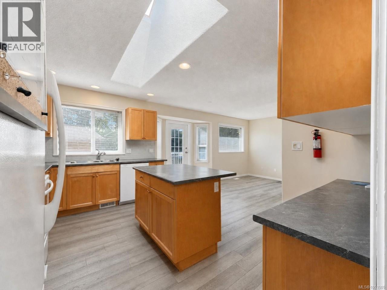 6083 Sierra Way - Image 5