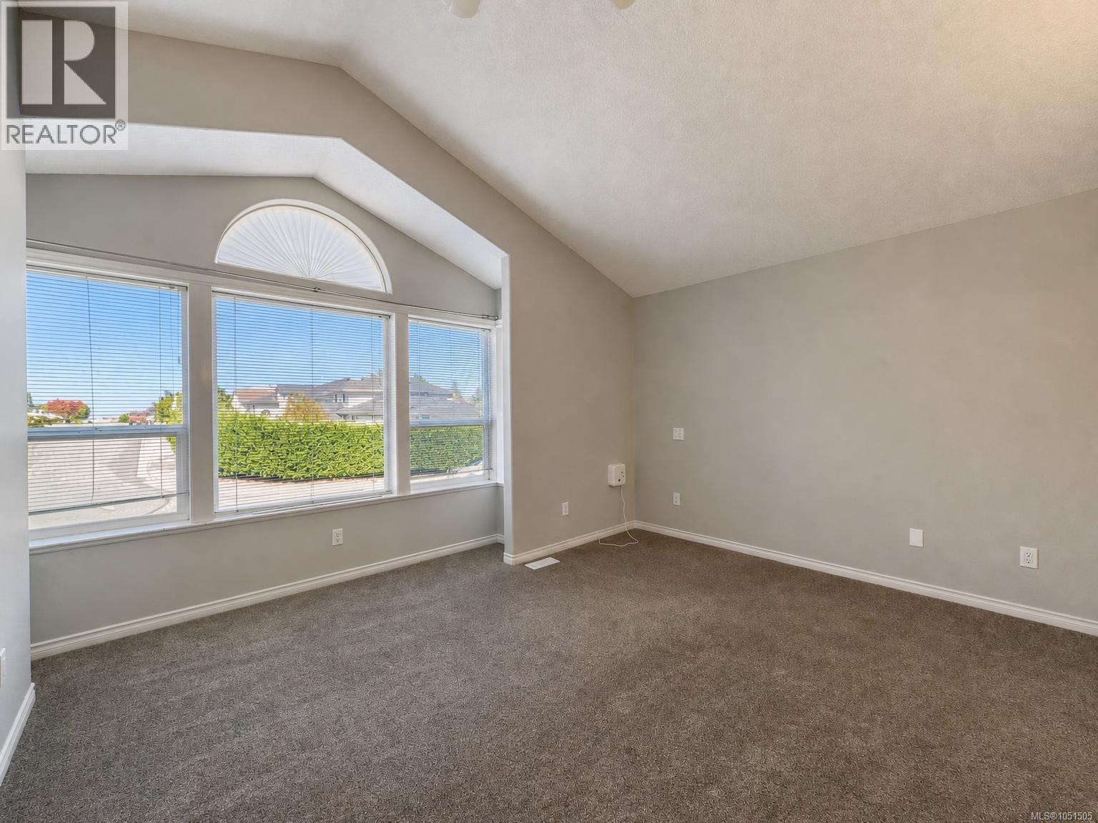 6083 Sierra Way - 9