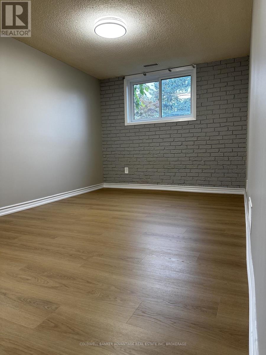 23 Fairlawn Crescent — photo 12