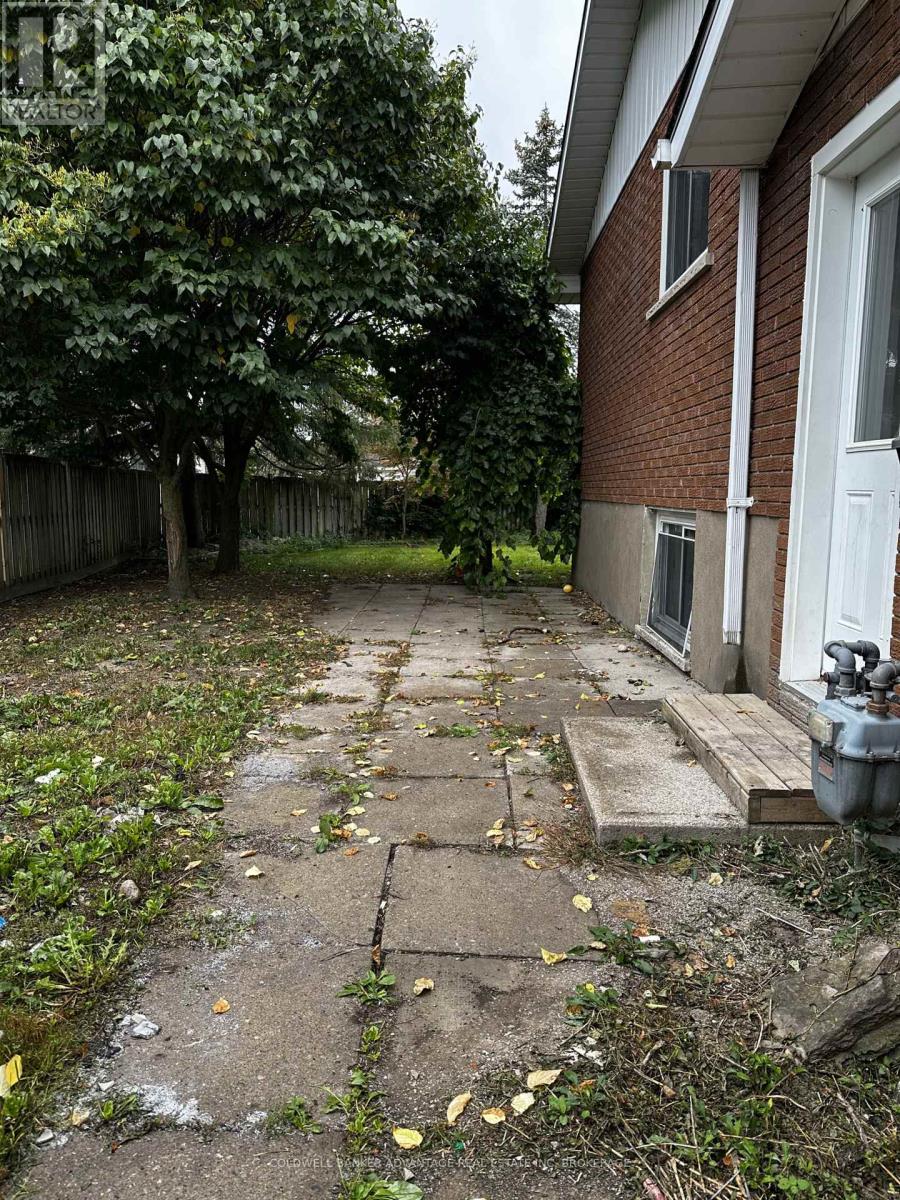 23 Fairlawn Crescent — photo 18
