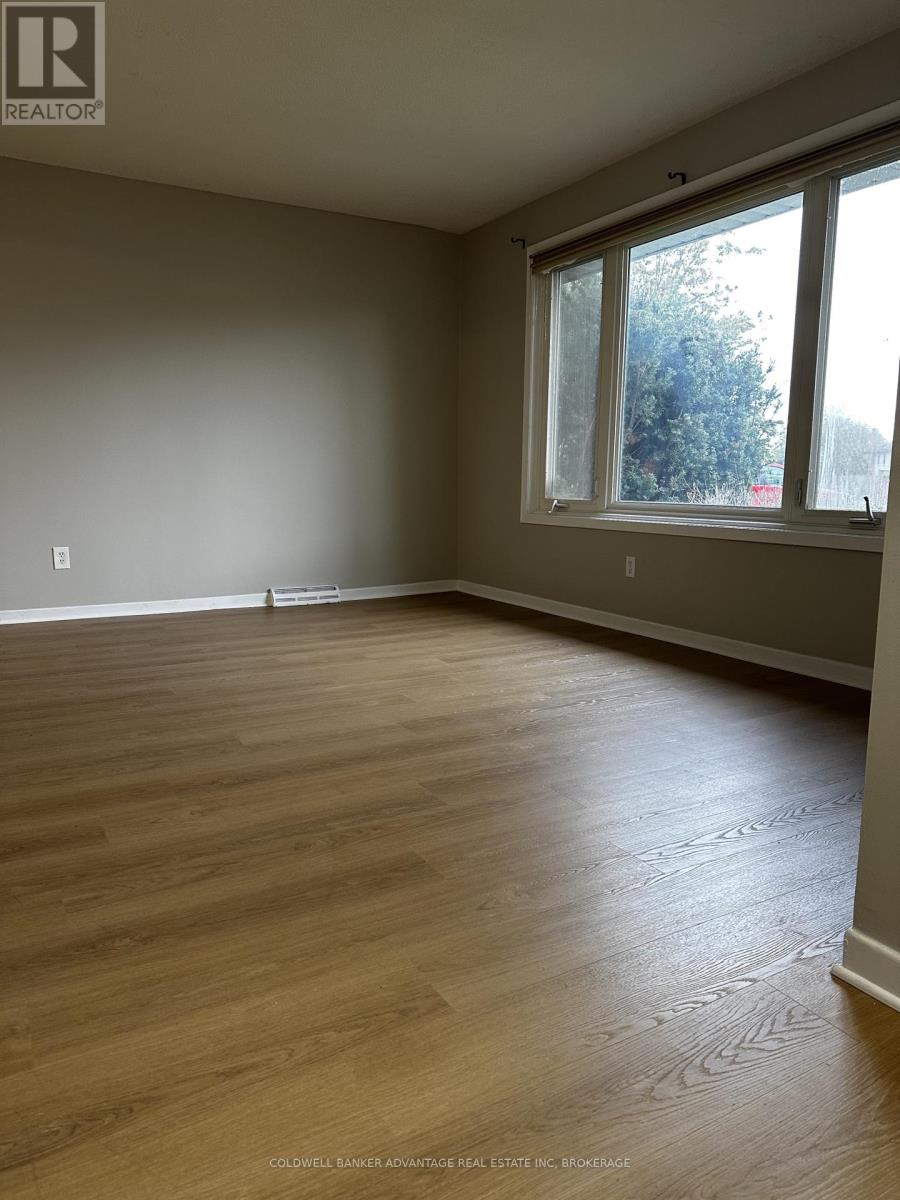 23 Fairlawn Crescent — photo 3