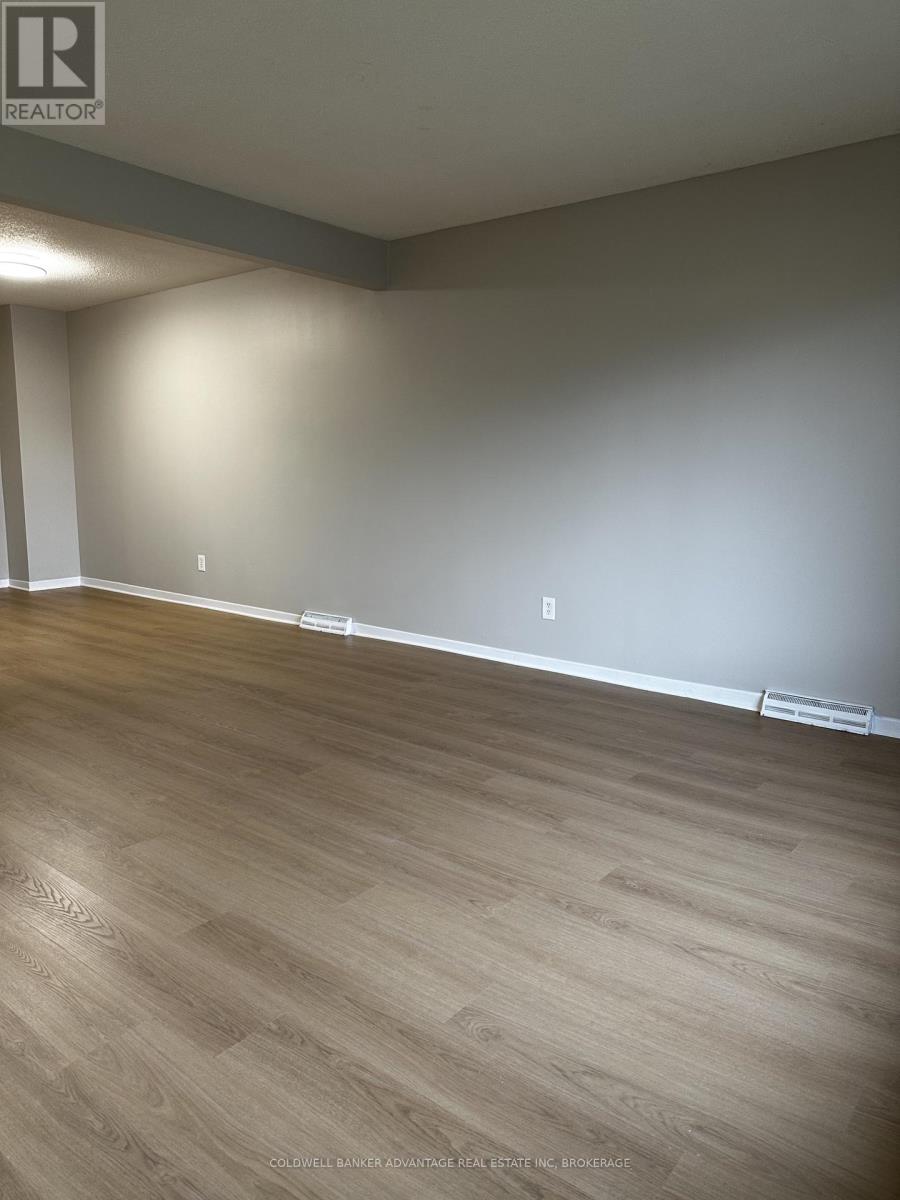 23 Fairlawn Crescent — photo 4