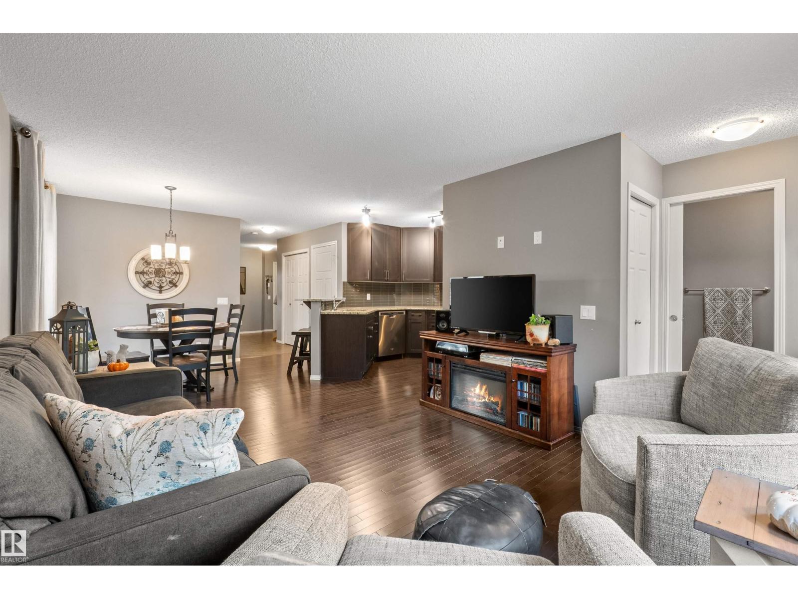 8 ROYAL ST - 24