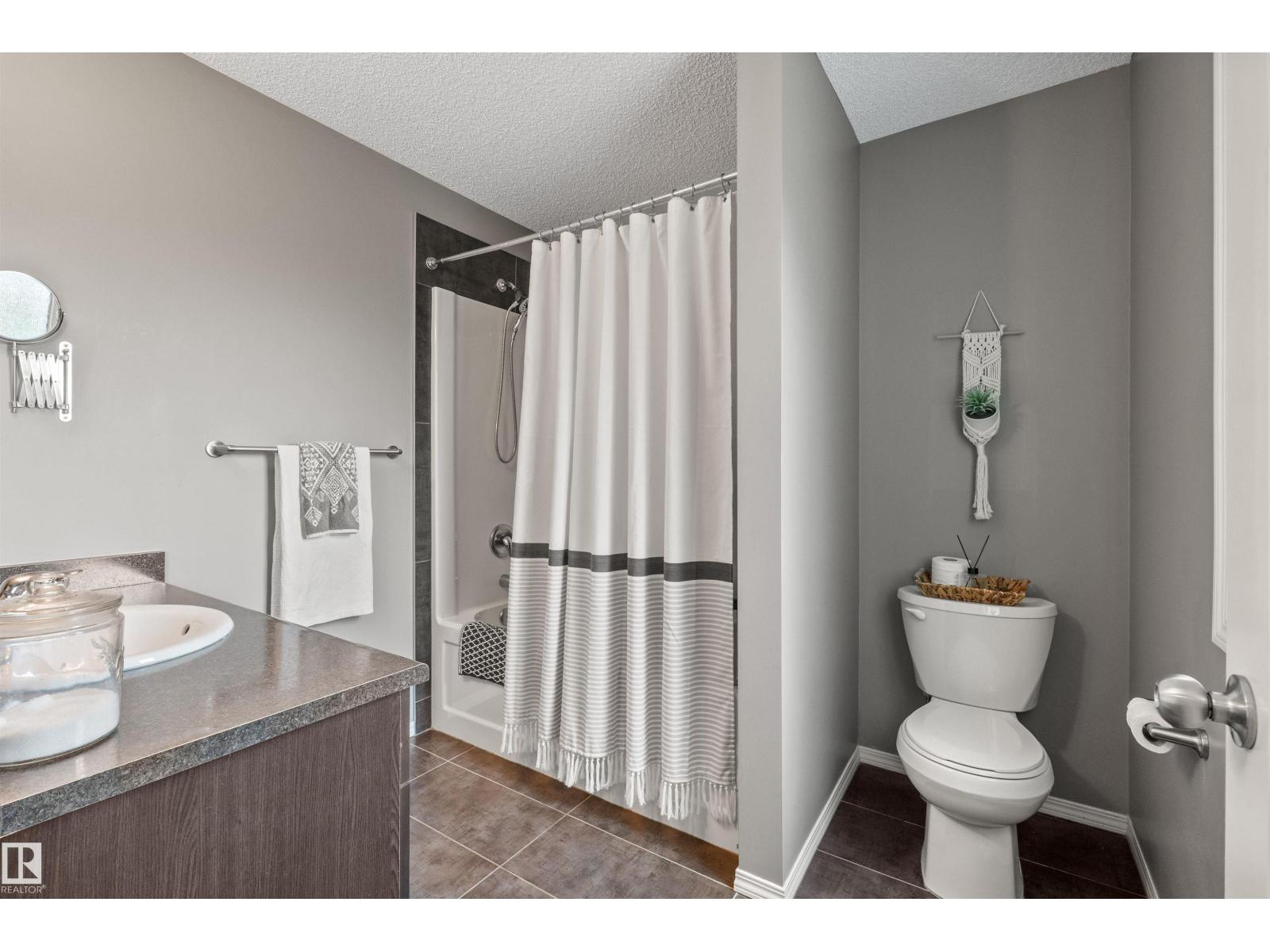 8 ROYAL ST - 48