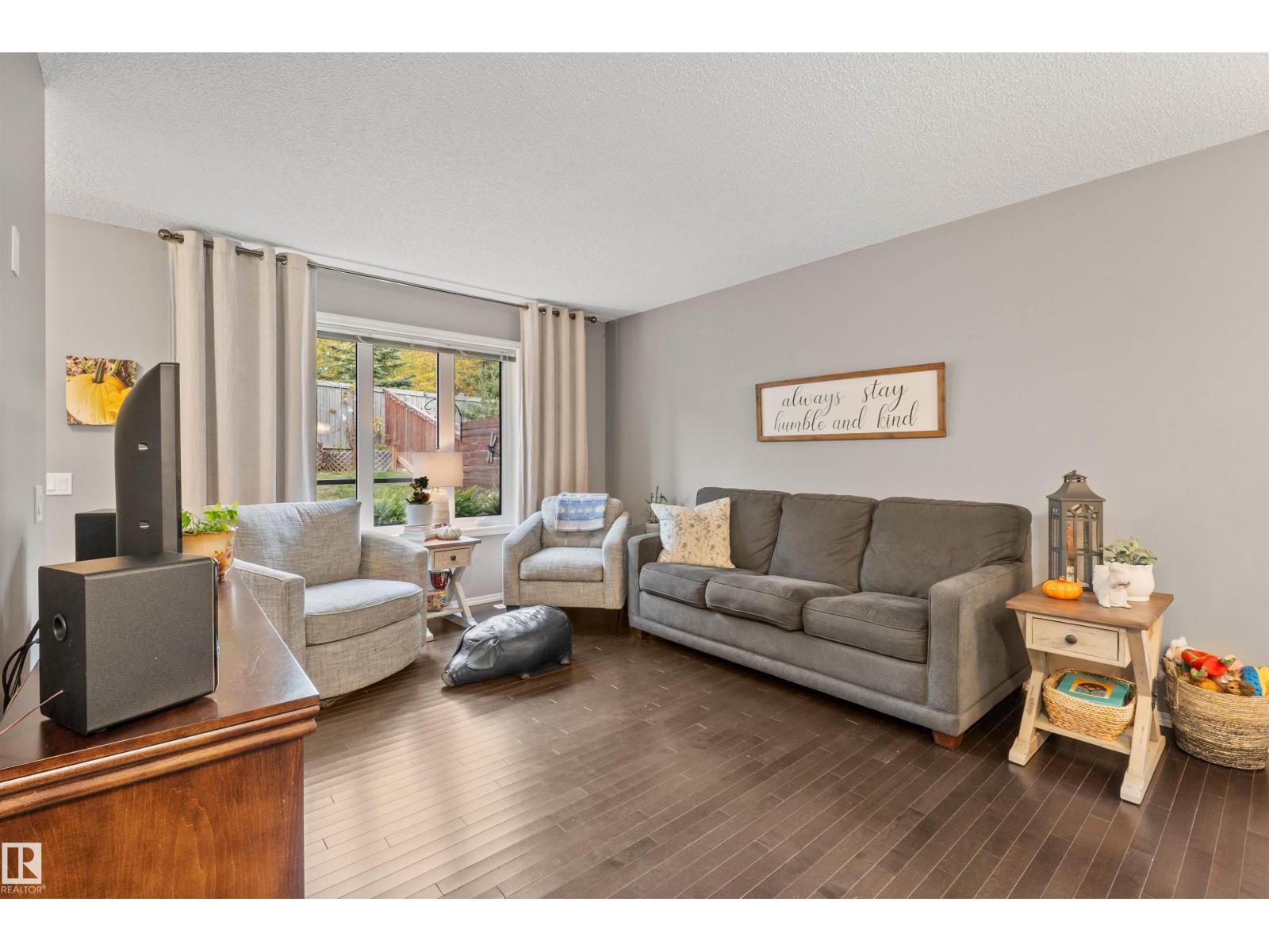 8 ROYAL ST - 20