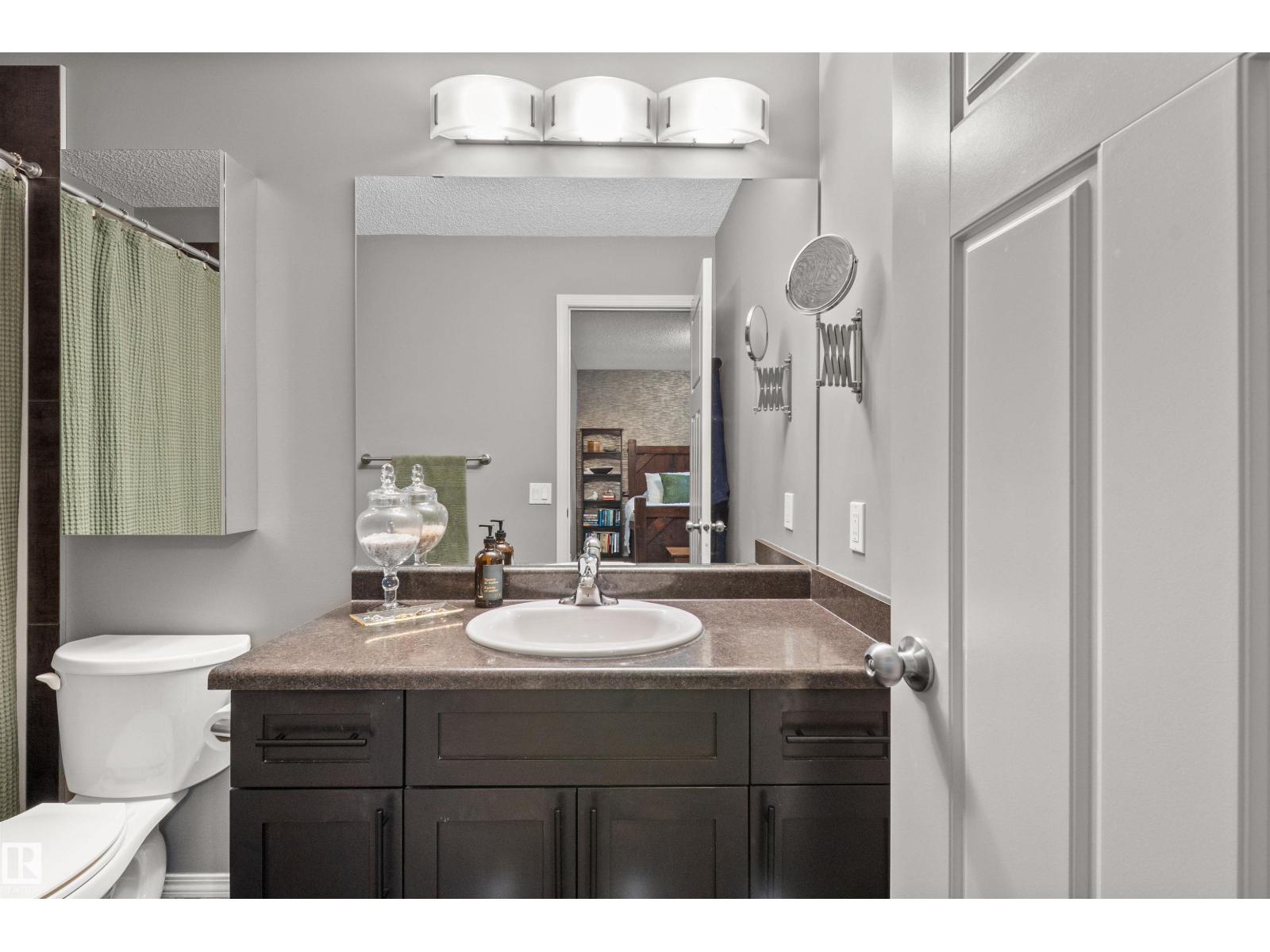 8 ROYAL ST - 34