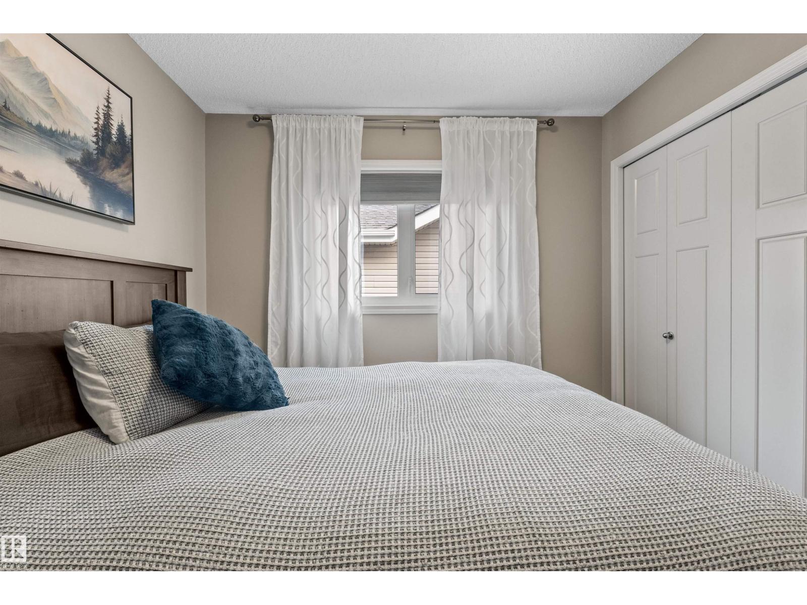 8 ROYAL ST - 42