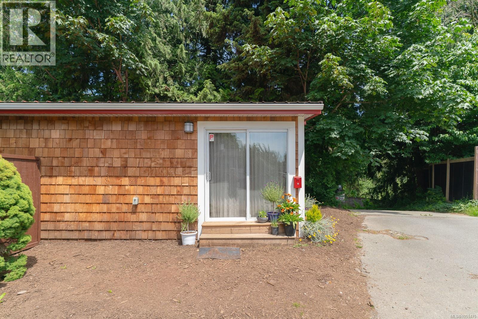 #14 4837 Roger St - 14