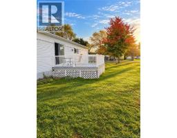 8 Tait Crescent, photo 3