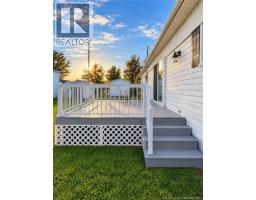 8 Tait Crescent, photo 5