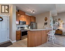 Den - 626, 930 Centre Avenue Ne, Calgary, AB T2E0C7 Photo 6