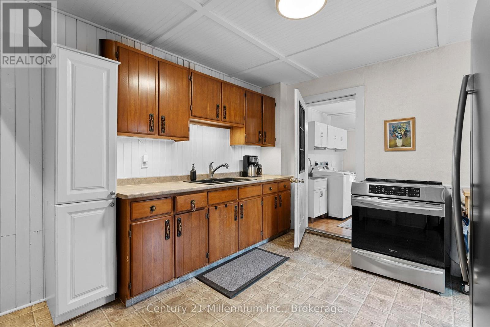 143 11TH STREET W - 19