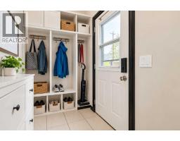 3pc Bathroom - 1940 Broadview Road Nw, Calgary, AB T2N3H7 Photo 17